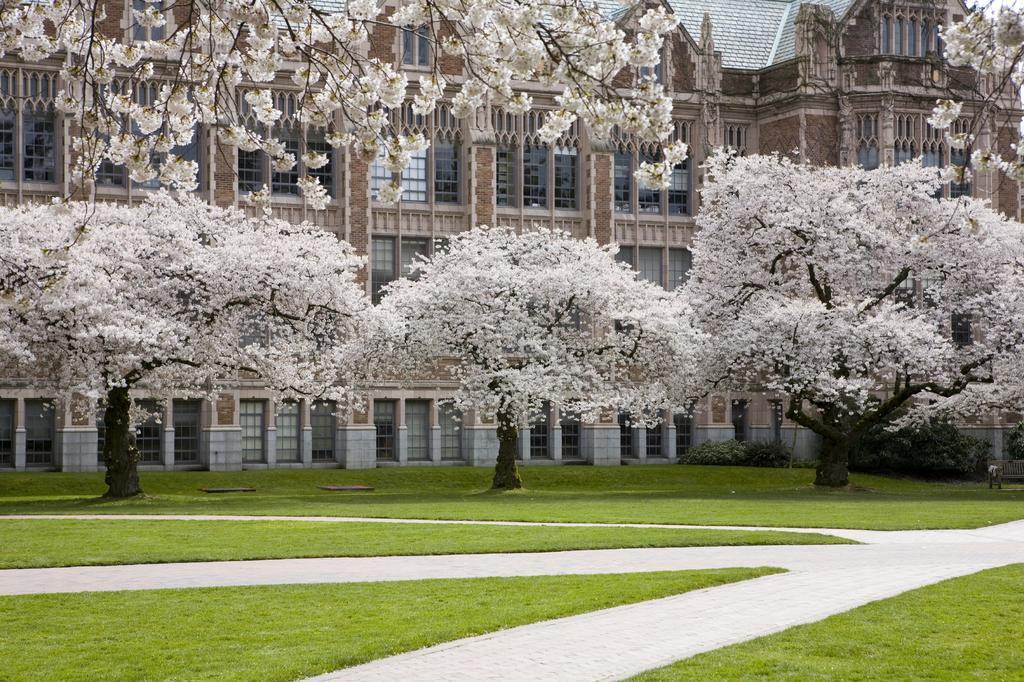 Silver Cloud - University Of Washington District Hotel 3*